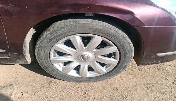 2011 Nissan Teana 250XV, Petrol, Automatic, 1,11,011 km, tyre