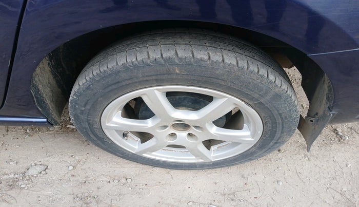 2013 Volkswagen Vento HIGHLINE DIESEL 1.6, Diesel, Manual, 98,577 km, tyre