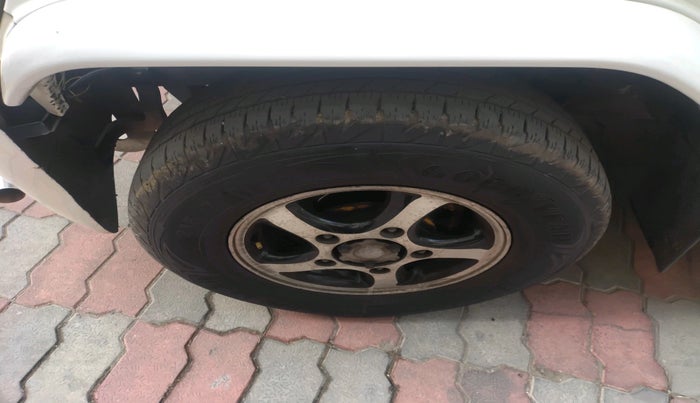 2013 Mahindra Bolero ZLX BS IV, Diesel, Manual, 1,96,625 km, tyre