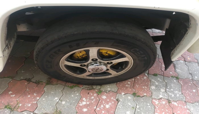 2013 Mahindra Bolero ZLX BS IV, Diesel, Manual, 1,96,625 km, tyre