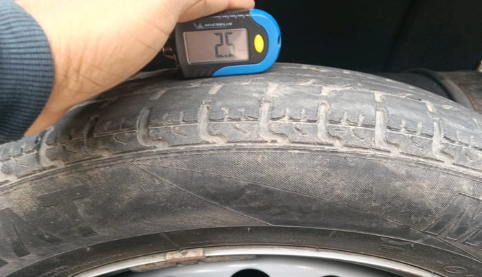 2017 Maruti Swift LXI (O), Petrol, Manual, 84,294 km, tyre