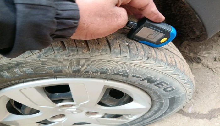 2018 Renault Kwid RXT 1.0 AMT (O), Petrol, Automatic, 84,680 km, tyre