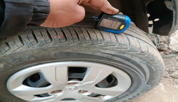 2018 Renault Kwid RXT 1.0 AMT (O), Petrol, Automatic, 84,680 km, tyre