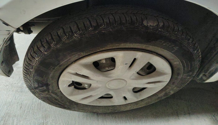 2011 Maruti Swift LXI, Petrol, Manual, 49,574 km, tyre