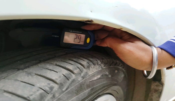 2013 Hyundai i10 MAGNA 1.2, Petrol, Manual, 92,506 km, tyre