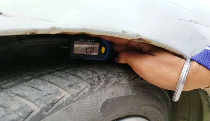 2013 Hyundai i10 MAGNA 1.2, Petrol, Manual, 92,506 km, tyre