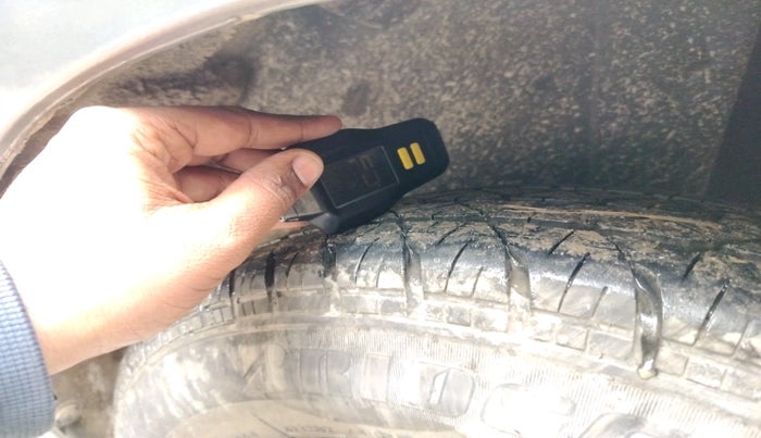 2015 Maruti Swift VXI, Petrol, Manual, 1,38,328 km, tyre