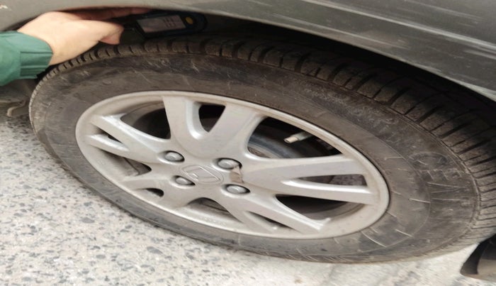 2013 Honda Brio VX MT, Petrol, Manual, 61,063 km, tyre