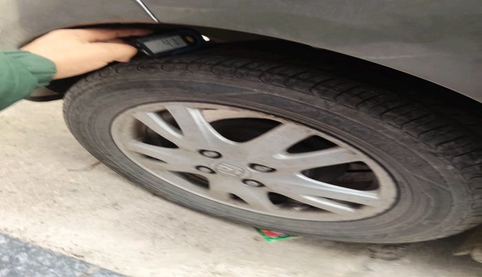 2013 Honda Brio VX MT, Petrol, Manual, 61,063 km, tyre