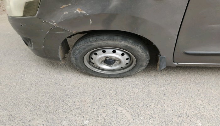 2013 Maruti Wagon R 1.0 LXI, Petrol, Manual, 1,07,978 km, tyre