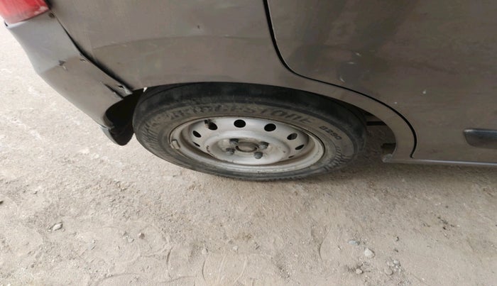 2013 Maruti Wagon R 1.0 LXI, Petrol, Manual, 1,07,978 km, tyre