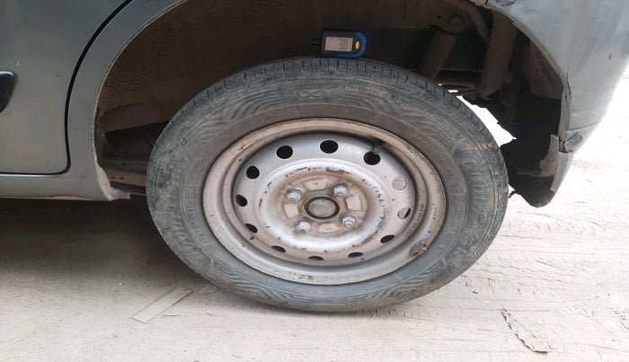 2013 Maruti Wagon R 1.0 LXI CNG, Petrol, Manual, 1,61,811 km, tyre