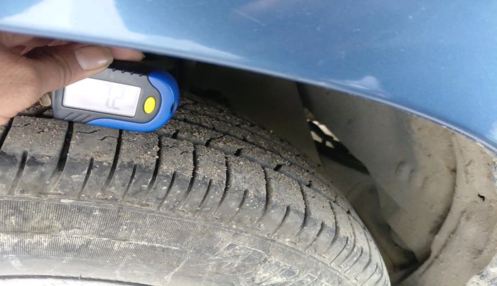 2014 Toyota Innova 2.5 VX 8 STR, Diesel, Manual, 2,30,000 km, tyre