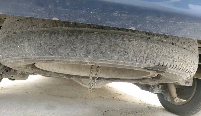 2014 Toyota Innova 2.5 VX 8 STR, Diesel, Manual, 2,30,000 km, tyre