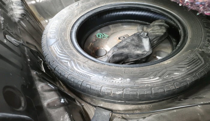 2019 Renault Kwid RXT 1.0 (O), Petrol, Manual, 85,996 km, tyre