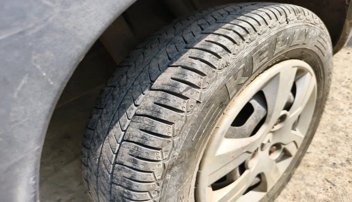 2019 Renault Kwid RXT 1.0 (O), Petrol, Manual, 85,996 km, tyre