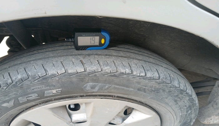 2012 Maruti Wagon R 1.0 LXI CNG, Petrol, Manual, 1,88,079 km, tyre