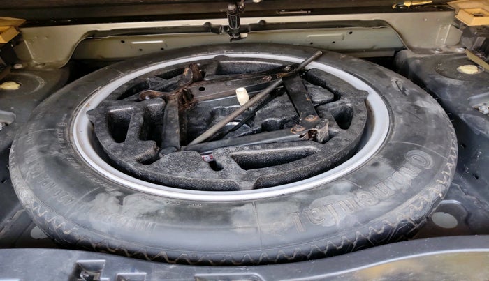 2011 BMW X5 3.0 D, Diesel, Automatic, 1,19,360 km, tyre