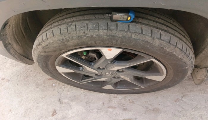 2022 Tata PUNCH CREATIVE  1.2 RTN DUAL TONE, Petrol, Manual, 32,441 km, tyre