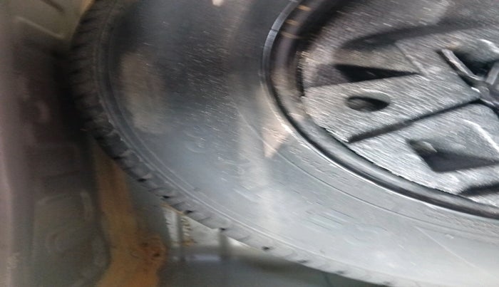 2022 Tata PUNCH CREATIVE  1.2 RTN DUAL TONE, Petrol, Manual, 32,441 km, tyre