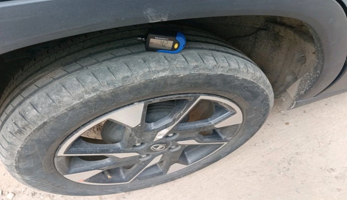 2022 Tata PUNCH CREATIVE  1.2 RTN DUAL TONE, Petrol, Manual, 32,441 km, tyre