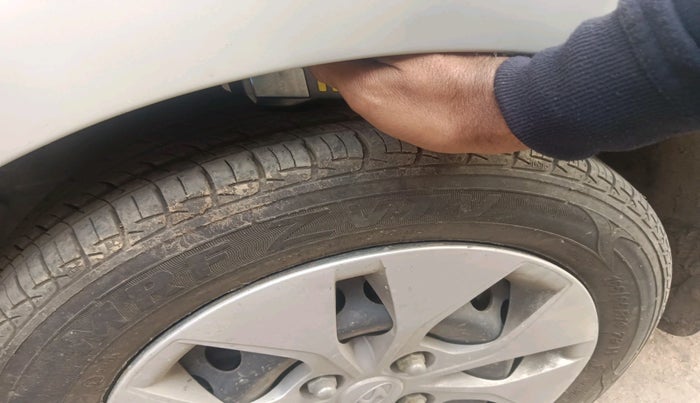 2017 Hyundai Xcent E+, Petrol, Manual, 23,474 km, tyre