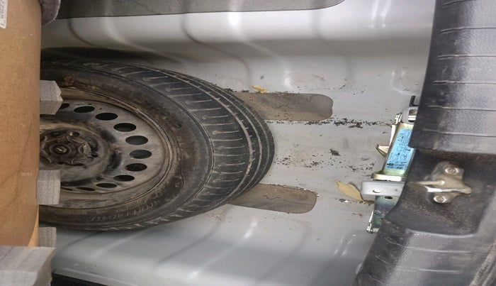 2017 Hyundai Xcent E+, Petrol, Manual, 23,474 km, tyre