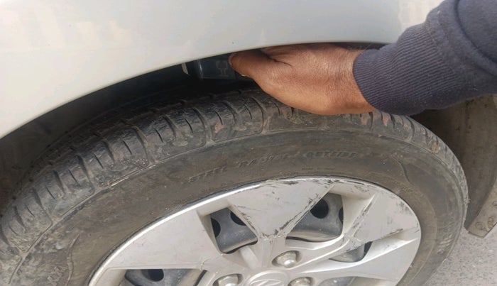 2017 Hyundai Xcent E+, Petrol, Manual, 23,474 km, tyre