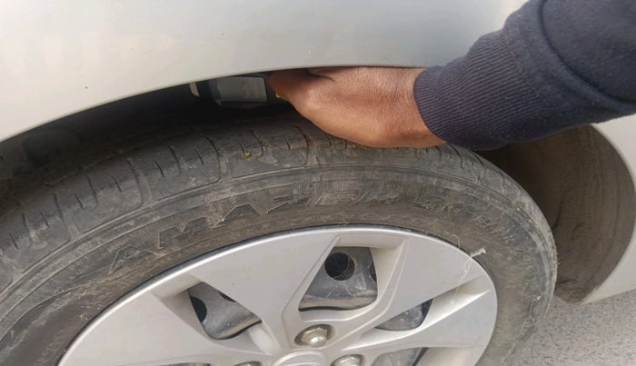 2017 Hyundai Xcent E+, Petrol, Manual, 23,474 km, tyre