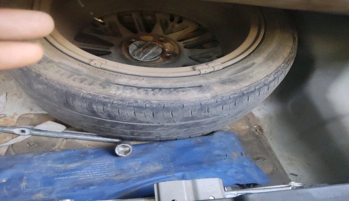 2017 Honda City 1.5L I-VTEC ZX CVT, Petrol, Automatic, 1,26,408 km, tyre