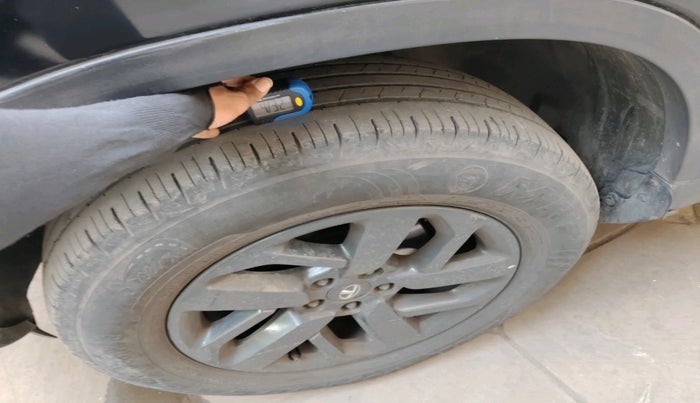 2022 Tata Harrier XTA PLUS 2.0L KRYOTEC DARK EDITION, Diesel, Automatic, 43,105 km, tyre