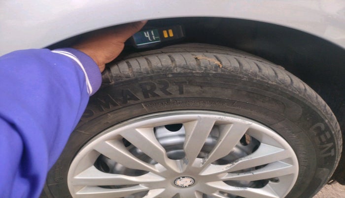 2023 Hyundai GRAND I10 NIOS ERA 1.2 KAPPA VTVT, Petrol, Manual, 28,315 km, tyre