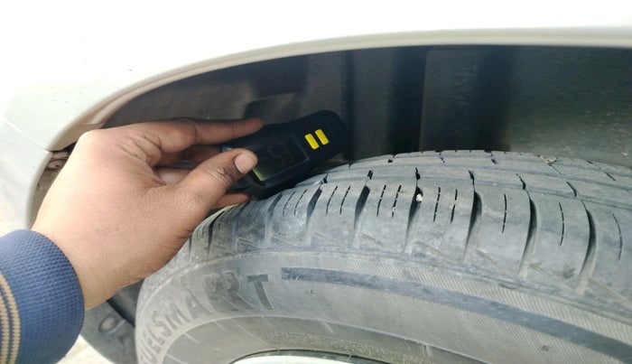 2013 Maruti Swift Dzire VXI, Petrol, Manual, 2,06,841 km, tyre