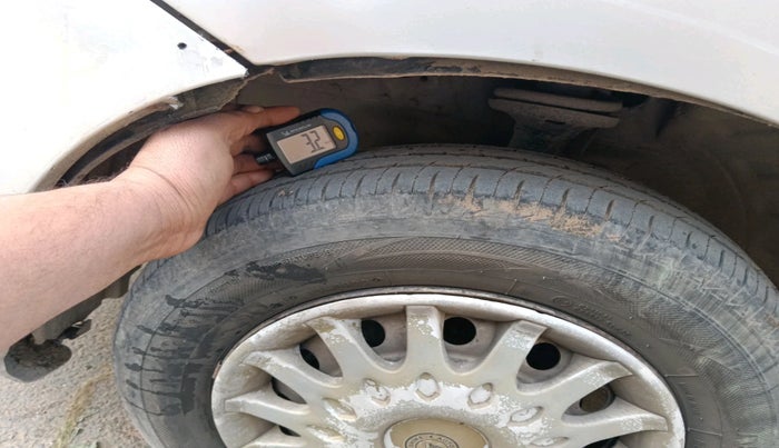 2012 Maruti Wagon R 1.0 LXI, Petrol, Manual, 1,46,752 km, tyre