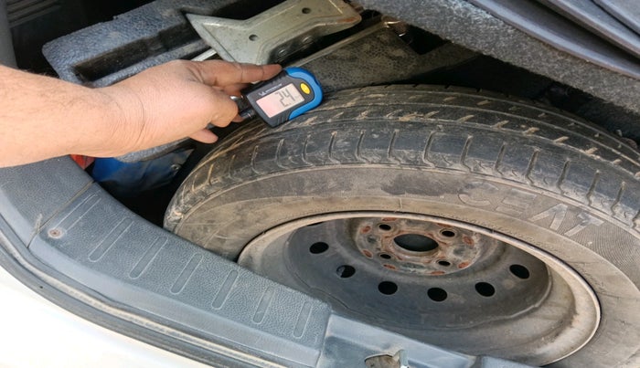 2012 Maruti Wagon R 1.0 LXI, Petrol, Manual, 1,46,752 km, tyre