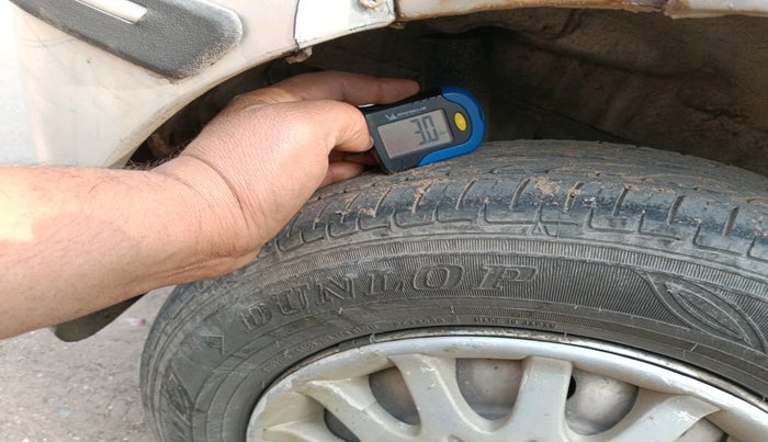 2012 Maruti Wagon R 1.0 LXI, Petrol, Manual, 1,46,752 km, tyre