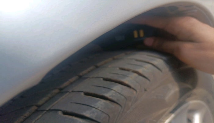 2011 Toyota Etios V, Petrol, Manual, 1,63,164 km, tyre