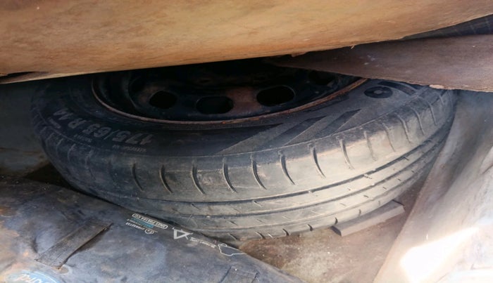 2012 Ford Fiesta Classic CLXI 1.4 DIESEL, Diesel, Manual, 1,17,290 km, tyre