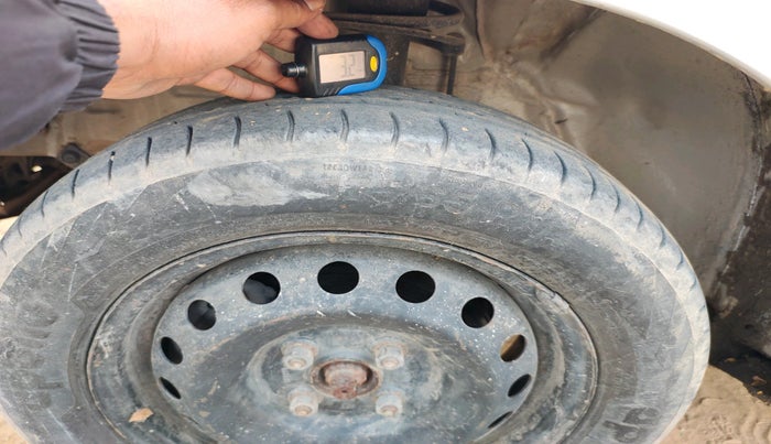 2011 Toyota Etios J, Petrol, Manual, 1,20,392 km, tyre