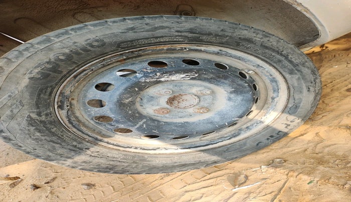 2011 Toyota Etios J, Petrol, Manual, 1,20,392 km, tyre