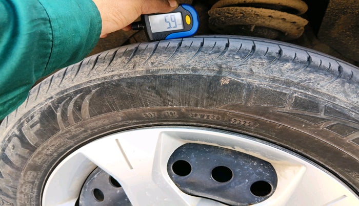 2022 Mahindra XUV300 W6 1.5 Sunroof Diesel, Diesel, Manual, 85,351 km, tyre