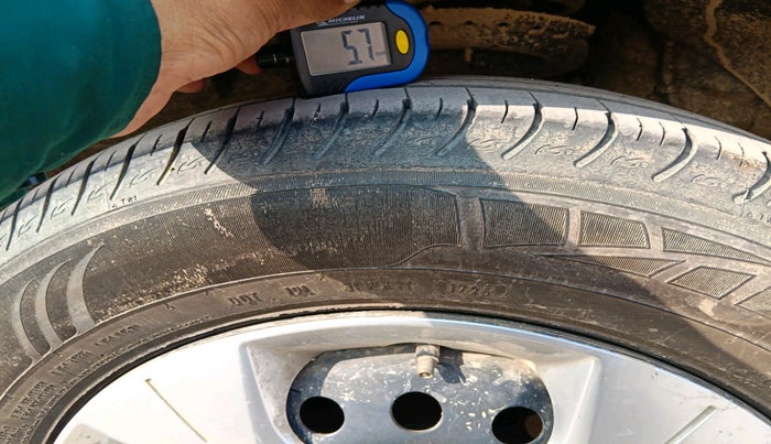 2022 Mahindra XUV300 W6 1.5 Sunroof Diesel, Diesel, Manual, 85,351 km, tyre