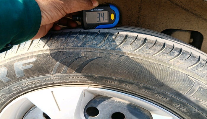 2022 Mahindra XUV300 W6 1.5 Sunroof Diesel, Diesel, Manual, 85,351 km, tyre