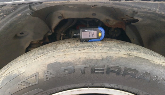 2016 Mahindra TUV300 T8 AMT, Diesel, Automatic, 1,07,277 km, tyre