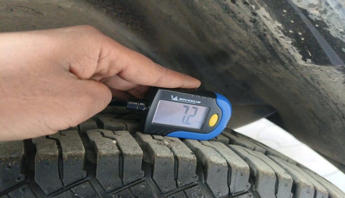 2016 Mahindra TUV300 T8 AMT, Diesel, Automatic, 1,07,277 km, tyre