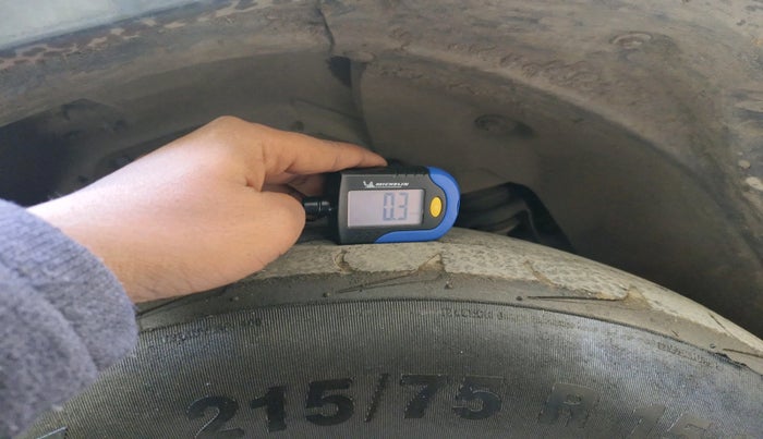 2016 Mahindra TUV300 T8 AMT, Diesel, Automatic, 1,07,277 km, tyre