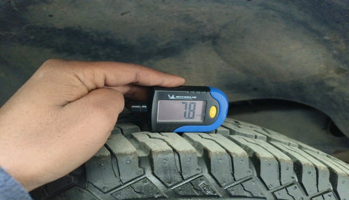 2016 Mahindra TUV300 T8 AMT, Diesel, Automatic, 1,07,277 km, tyre