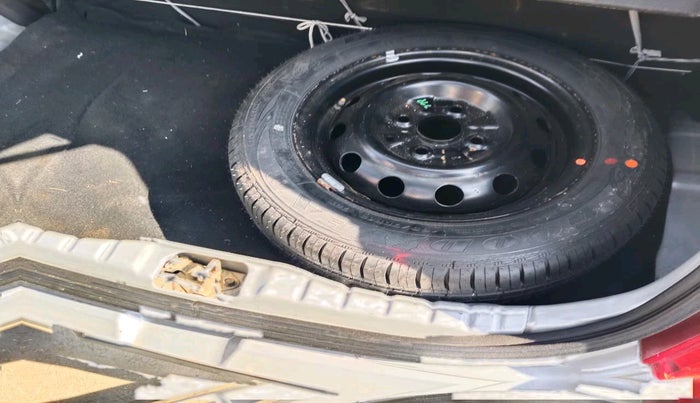 2013 Hyundai Eon MAGNA +, Petrol, Manual, 48,256 km, tyre