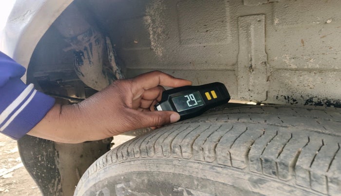 2012 Chevrolet Tavera NEO3 LS 7 C STR BS III, Diesel, Manual, 1,02,767 km, tyre