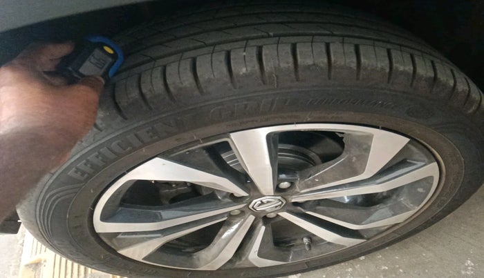 2023 MG HECTOR PLUS SHARP PRO 1.5 TURBO MT 6 STR, Petrol, Manual, 671 km, tyre